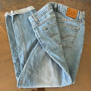 Levi’s Mom Jean Light Wash Size: 28